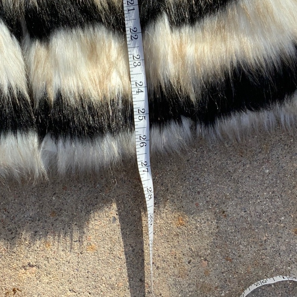 CARMIN STRIPED FAUX FUR JACKET, SIZE MEDIUM - Picture 9 of 11